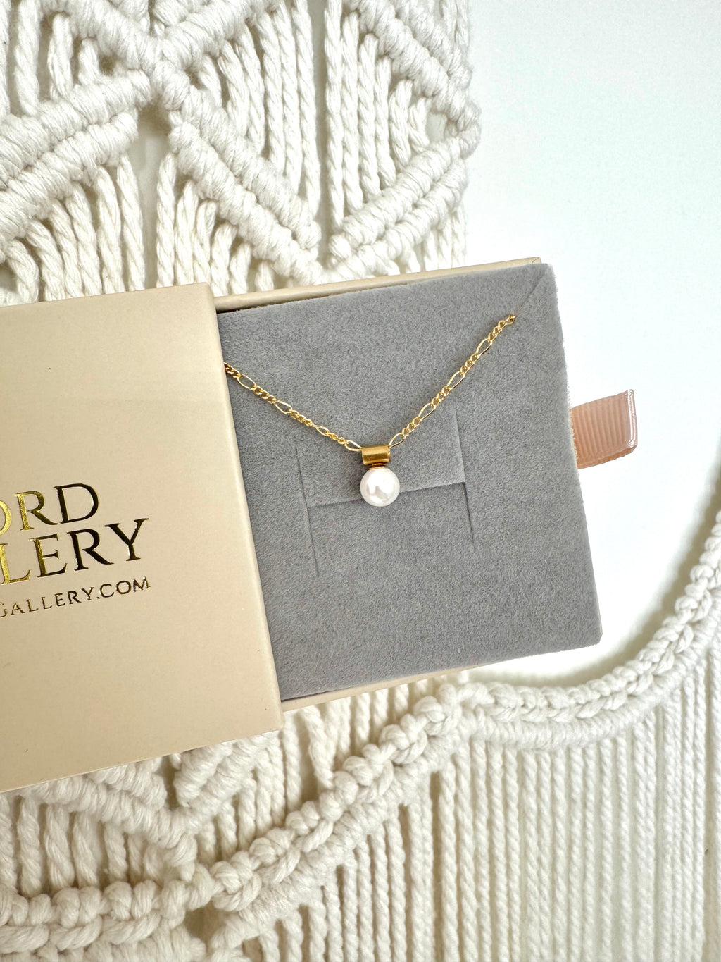 Dainty Gold Filled Modern Pearl Pendant Necklace - June Birthstone - Figaro Box Chain