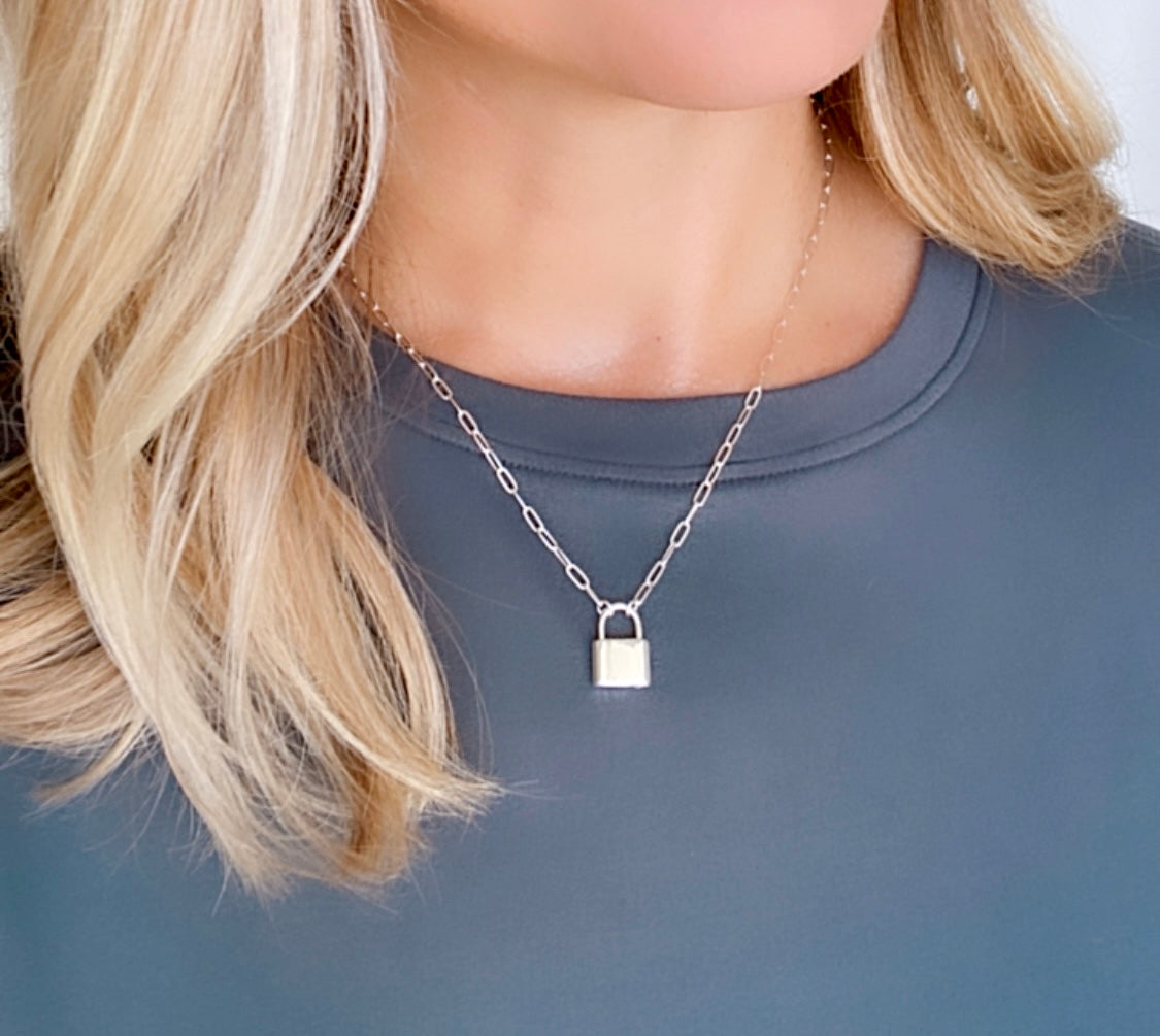 Tiny Heart Pendant Necklace in Silver | Lisa Angel