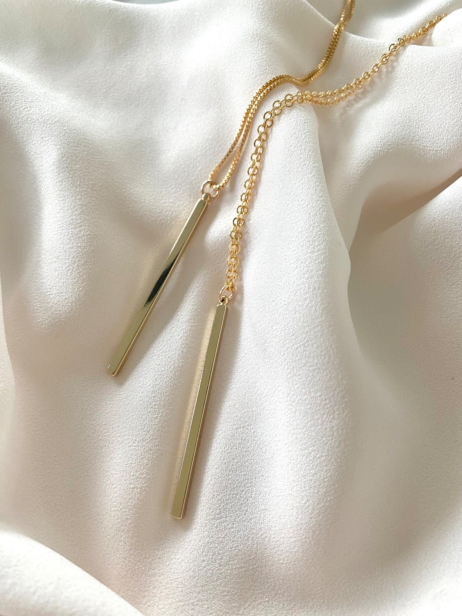 Gold Vertical Bar Rectangle Pendant Necklace