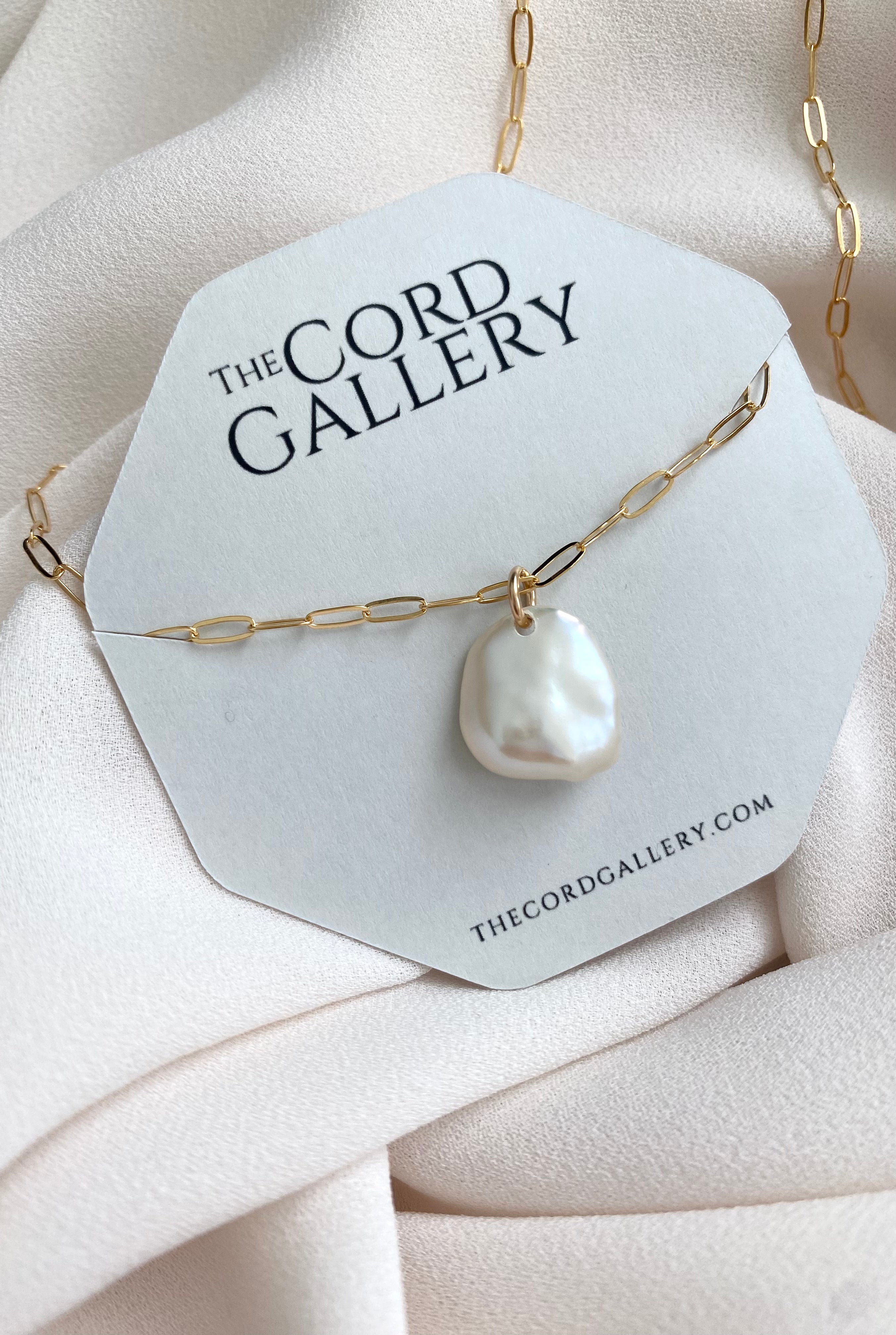 Dainty Freshwater Pearl Pendant Necklace - Gold Filled - June Birthstone - Modern Pearl Necklace