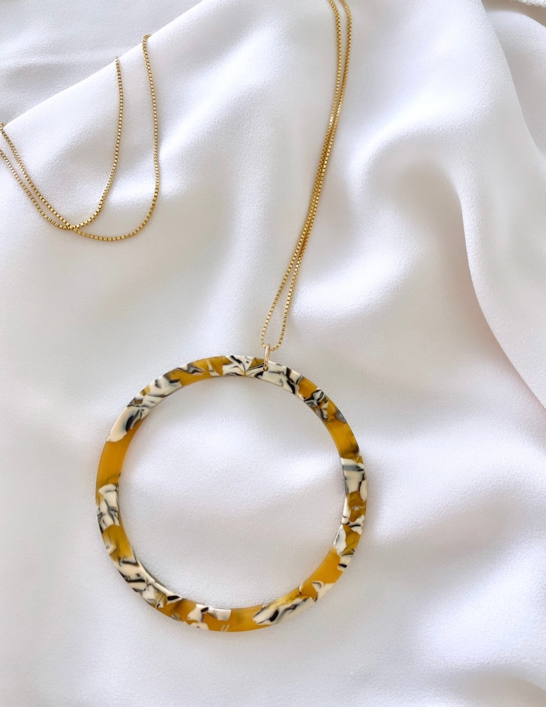 Tortoise Shell Circle Pendant Necklace - Gold